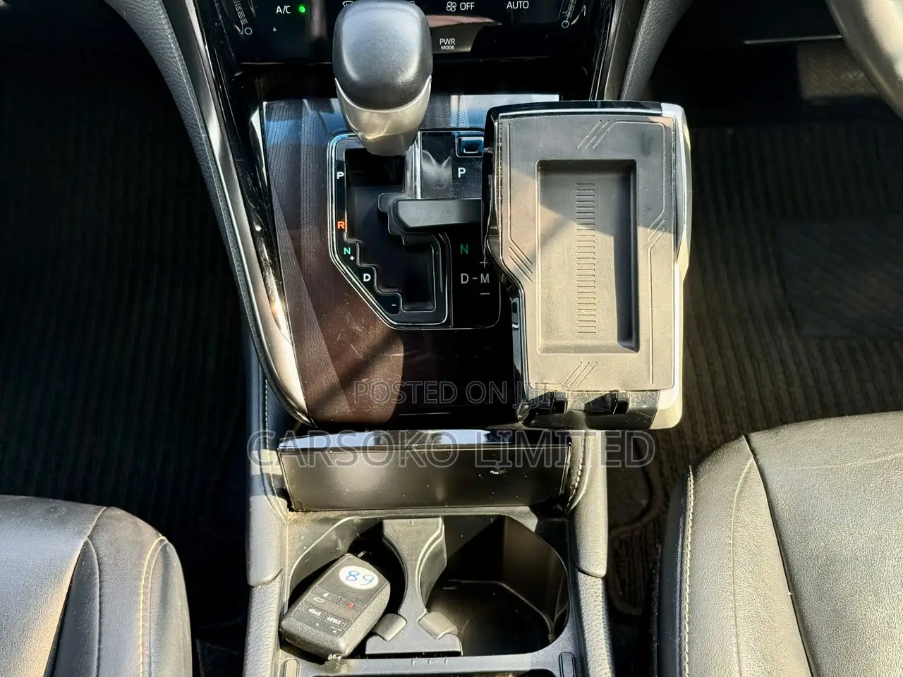 Toyota Harrier 2.0 4WD 2019 White