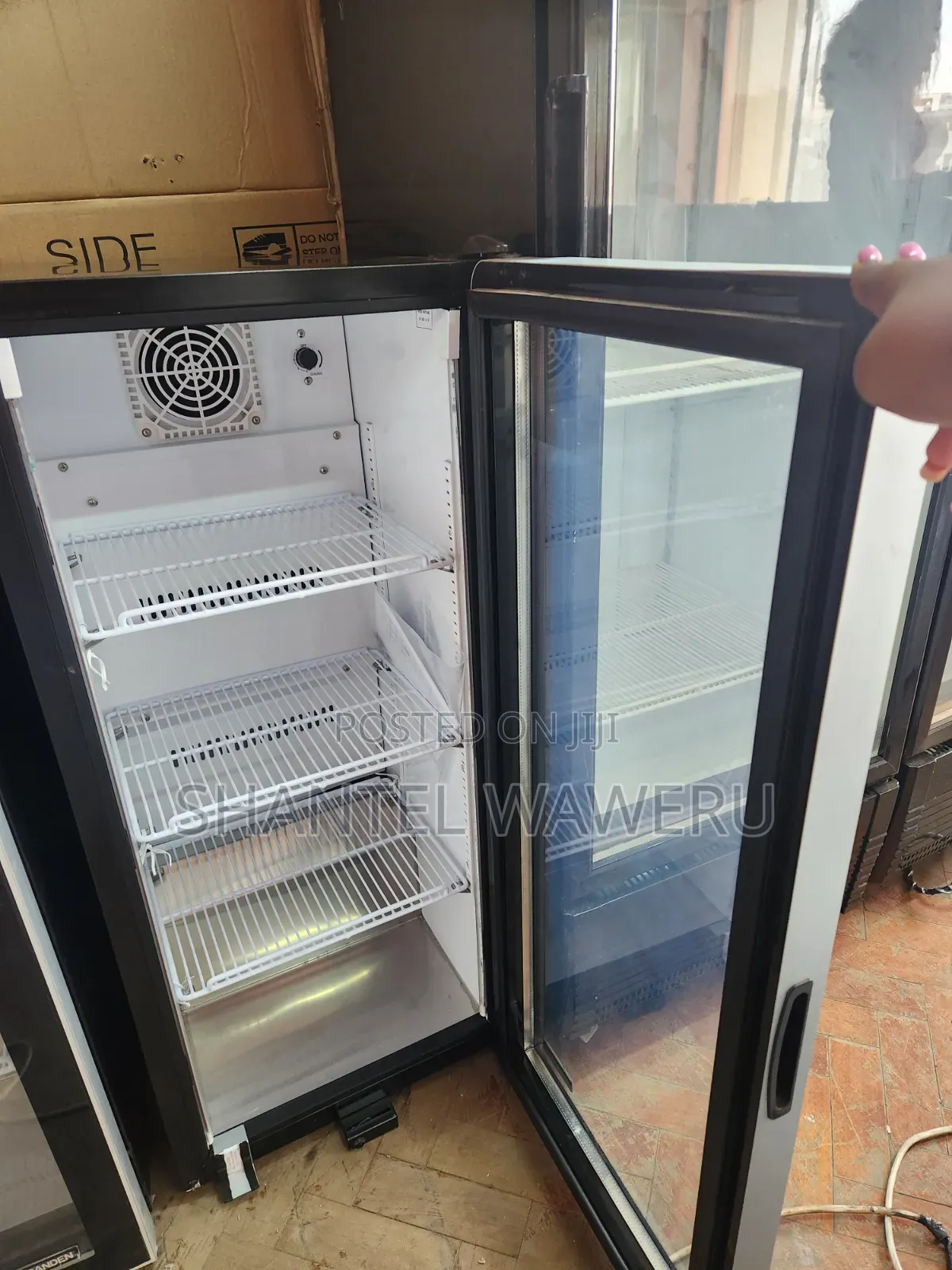 Medium 3 Trays Display Refrigerator