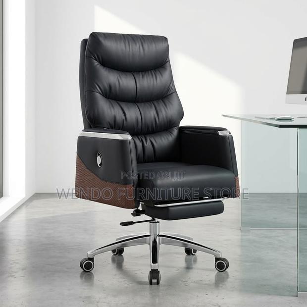 Office Chairs; Executive Leather Heavy Adjustable Office Chairs - thumbnail 7