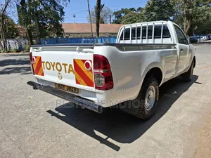 Toyota Hilux 2013 Off white