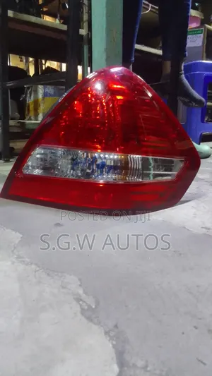 Nissan Tiida Taillight