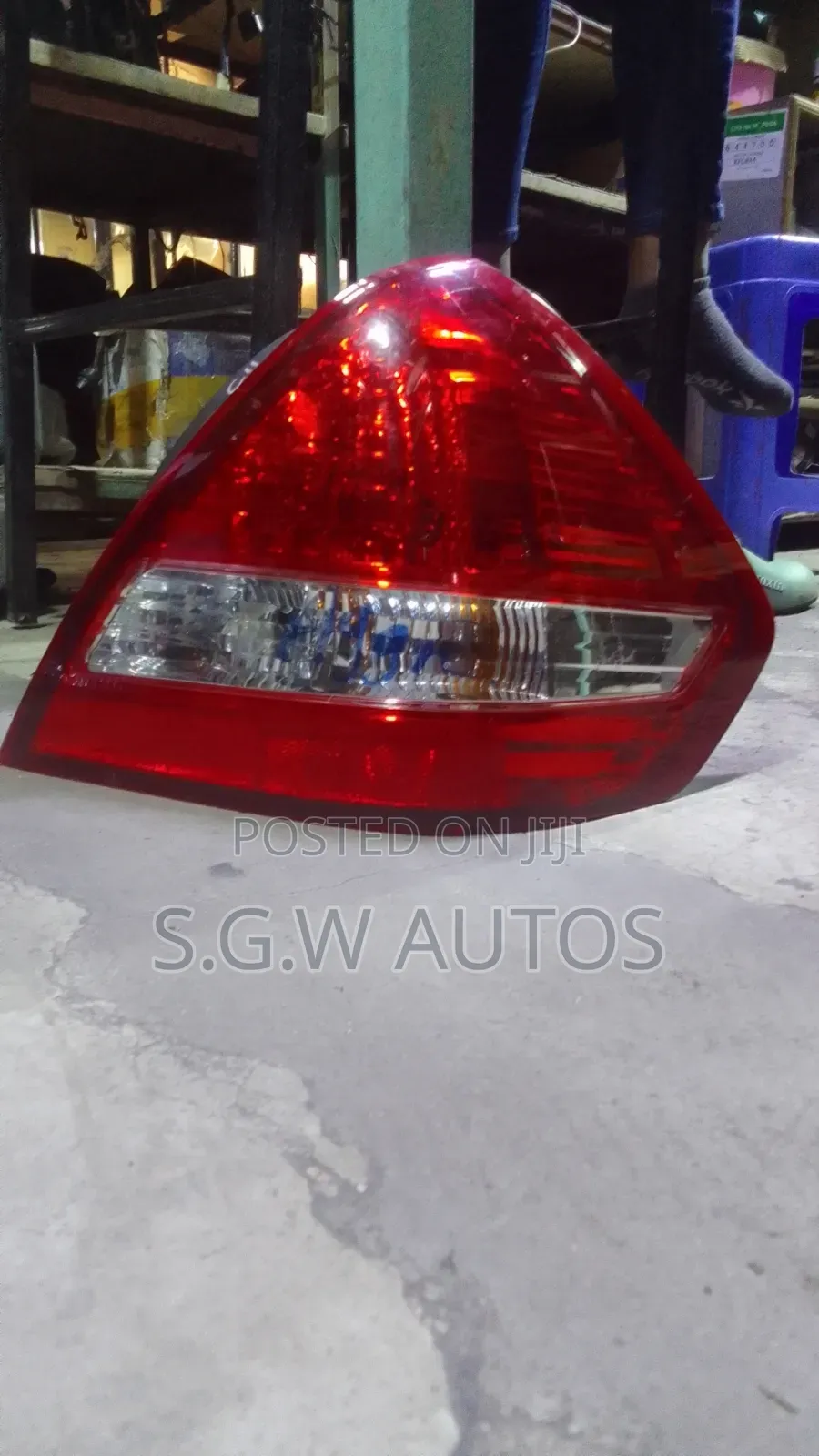 Nissan Tiida Taillight