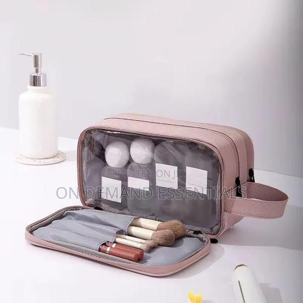 Excellent Wet and Dry Separation Toiletries Multilayered Storage Bag