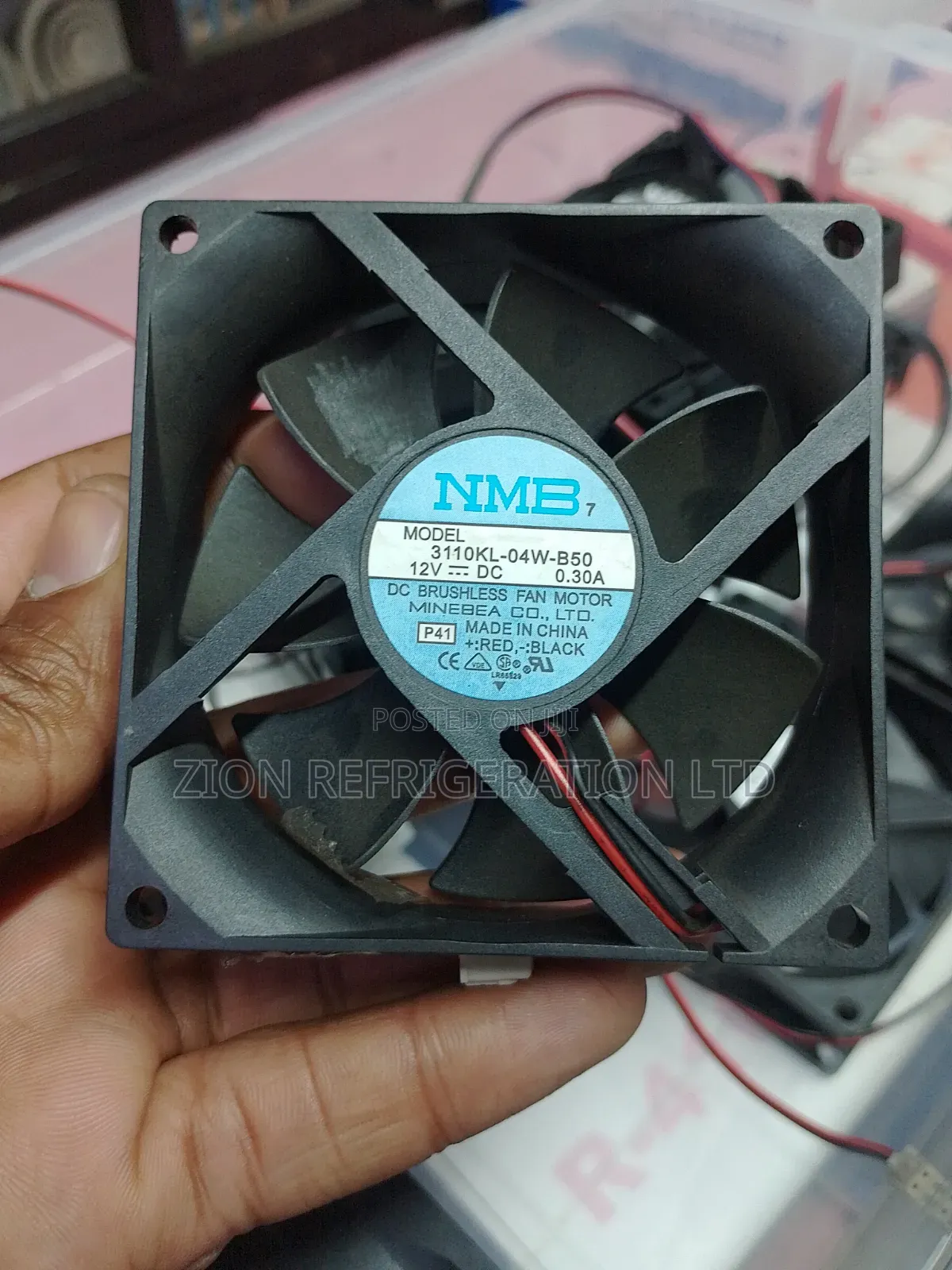 DC12V Brushless Fan Motor Cooling Fan ( 80mm by 80mm by 25mm )