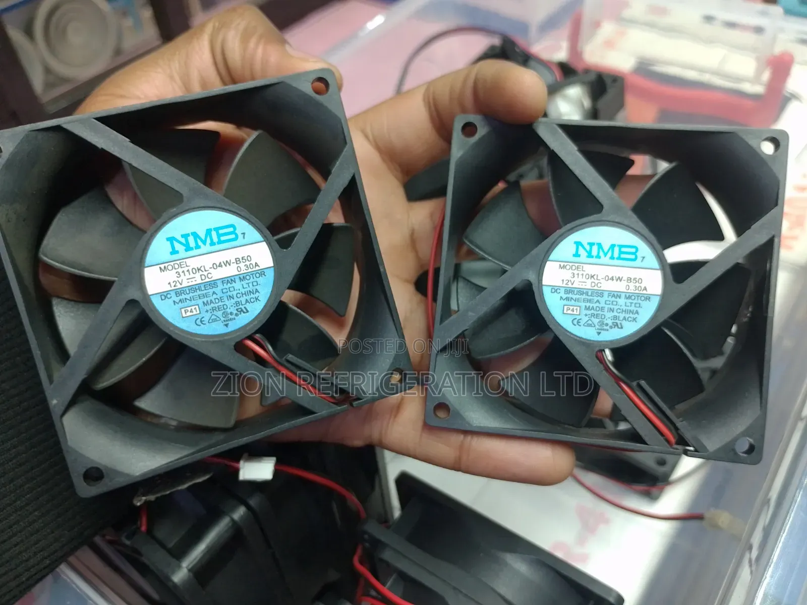 DC12V Brushless Fan Motor Cooling Fan ( 80mm by 80mm by 25mm )