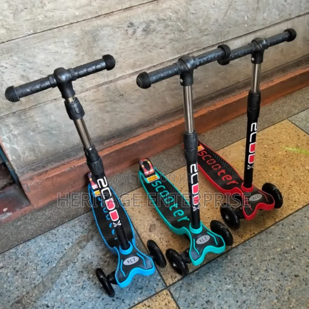 Scooter, Adjustable Handle Height 
Capacity 60kgs
Ages 3-10