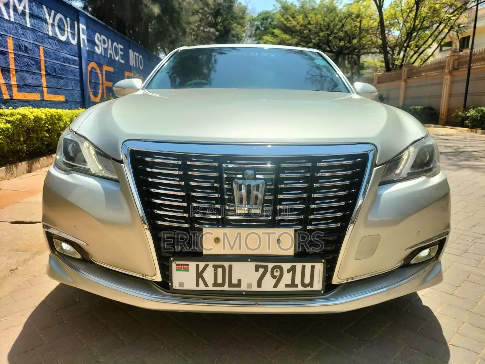 Toyota Crown 2016 Silver