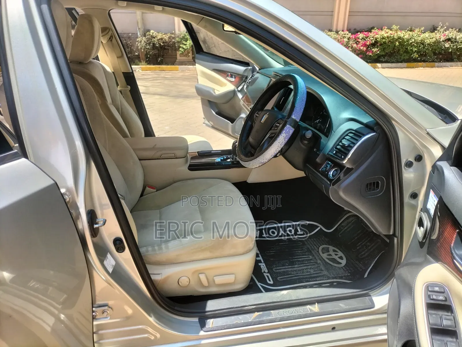 Toyota Crown 2016 Silver