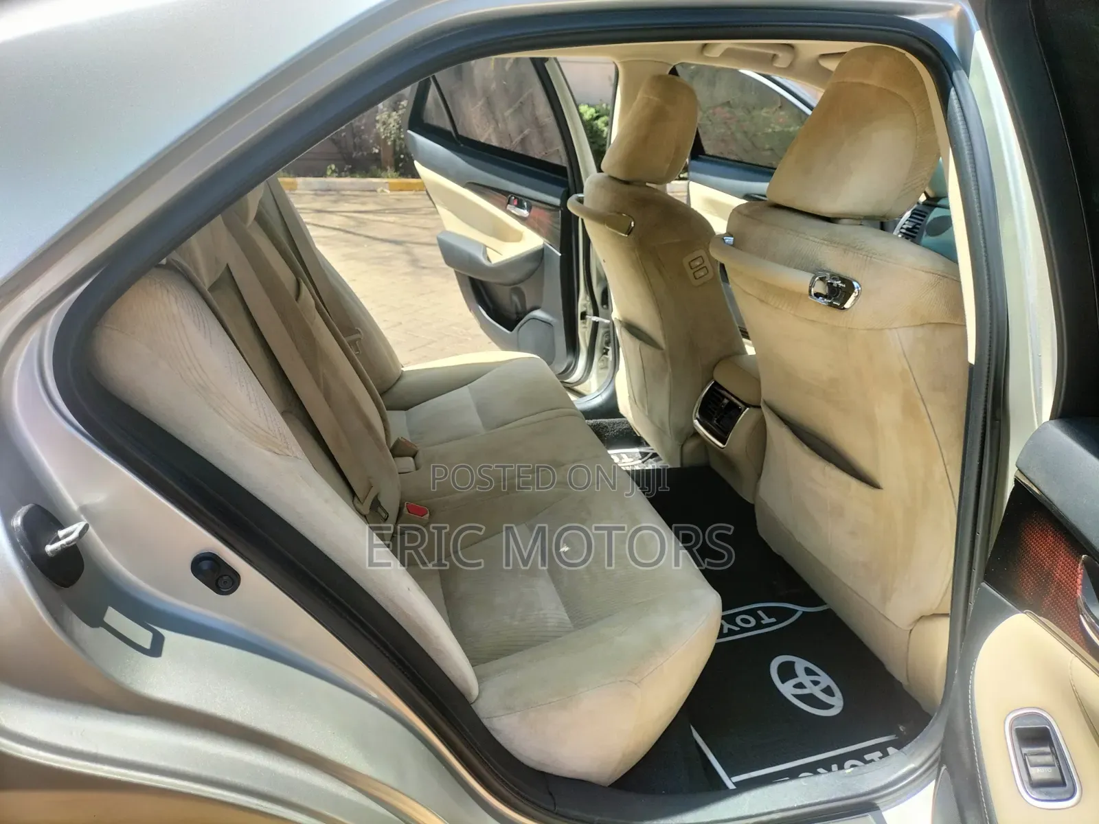 Toyota Crown 2016 Silver