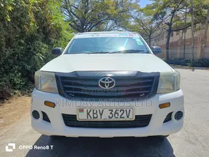 Toyota Hilux 2013 White