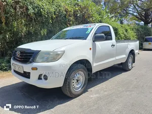 Toyota Hilux 2013 White
