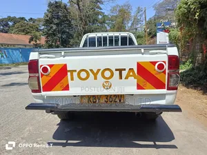 Toyota Hilux 2013 White