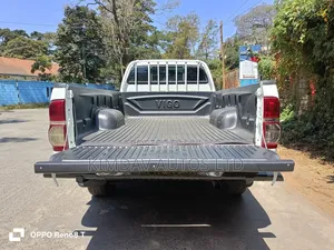 Toyota Hilux 2013 White