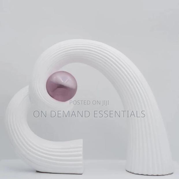 Nordic Desktop Resin Heart Art Ornament Abstract Heart Statue
