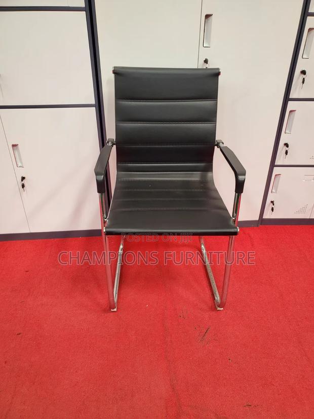 Black Ribbed Leather Visitors/Boardroom Chair - thumbnail 2