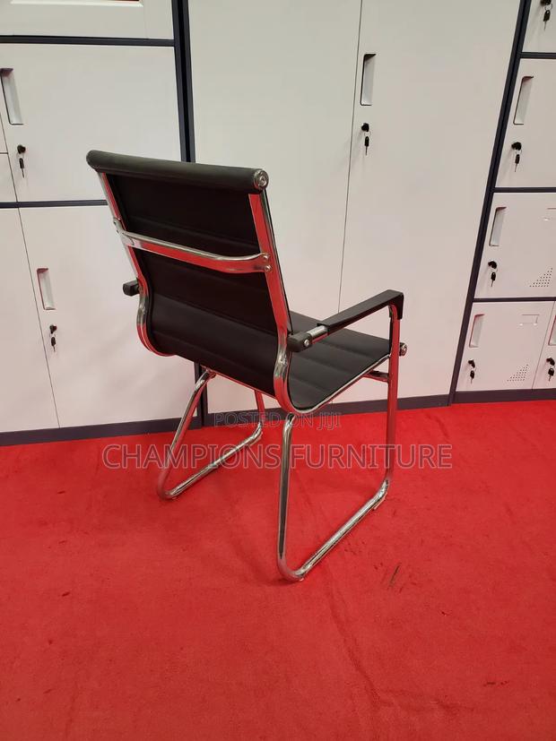 Black Ribbed Leather Visitors/Boardroom Chair - thumbnail 3