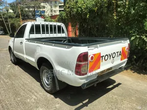 Toyota Hilux 2013 White