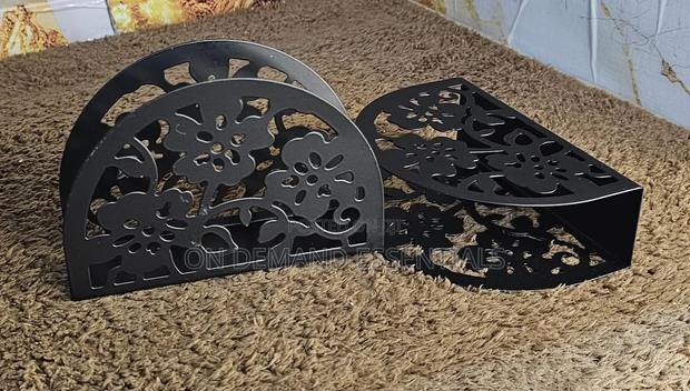 Semi Circular Flower Tissue Holder Black 118g - main view