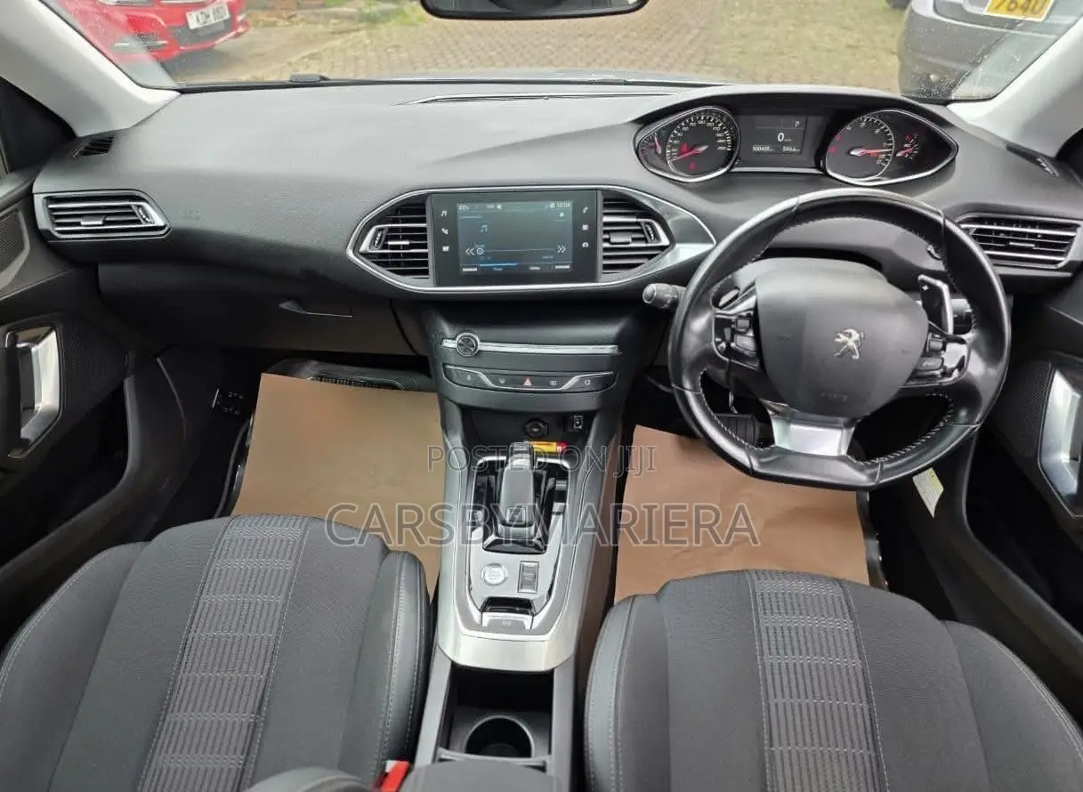 Peugeot 308 2019 Silver