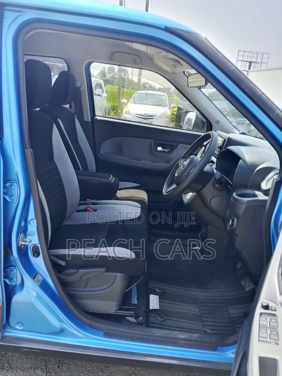Daihatsu Cast 2019 Blue