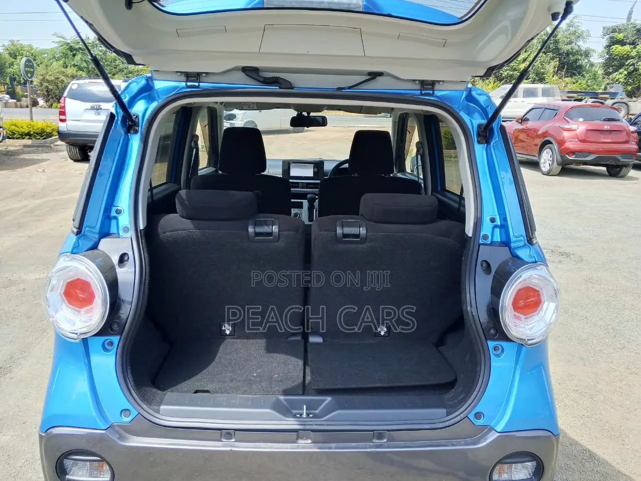 Daihatsu Cast 2019 Blue