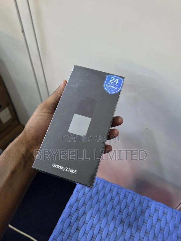 New Samsung Galaxy Z Flip 5 256 GB Black - main view