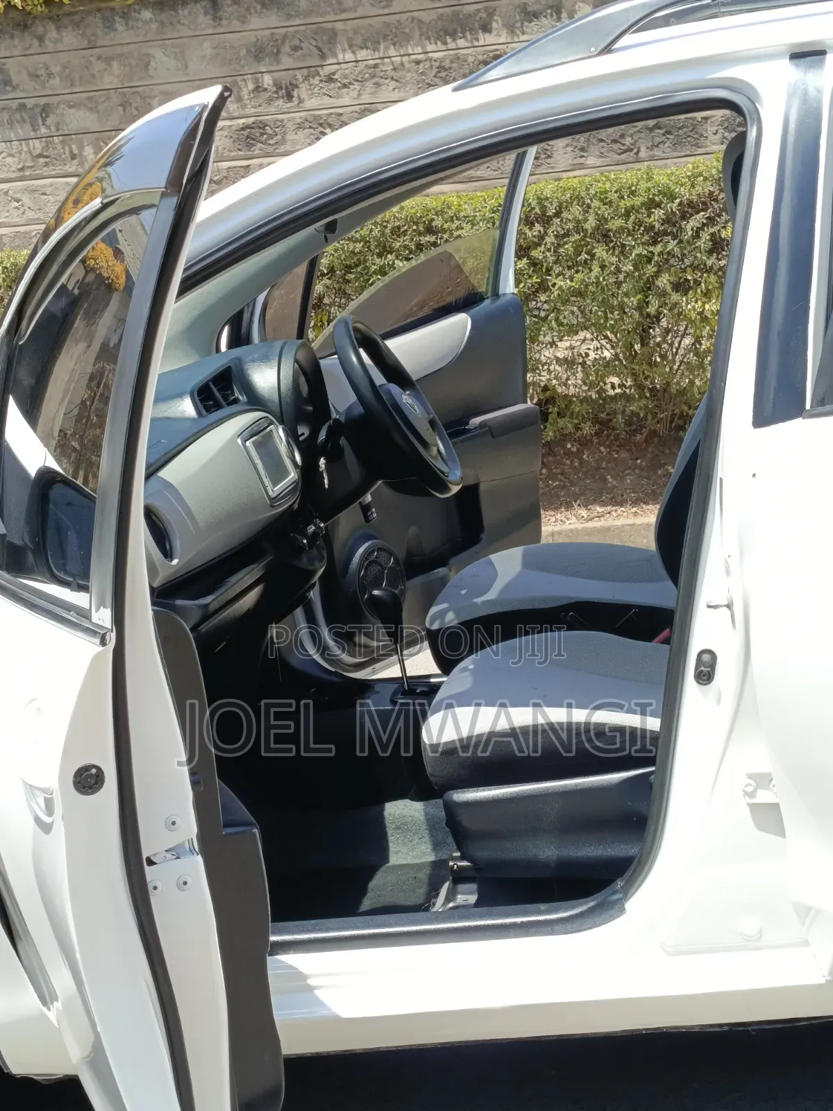 Toyota Vitz 2013 White