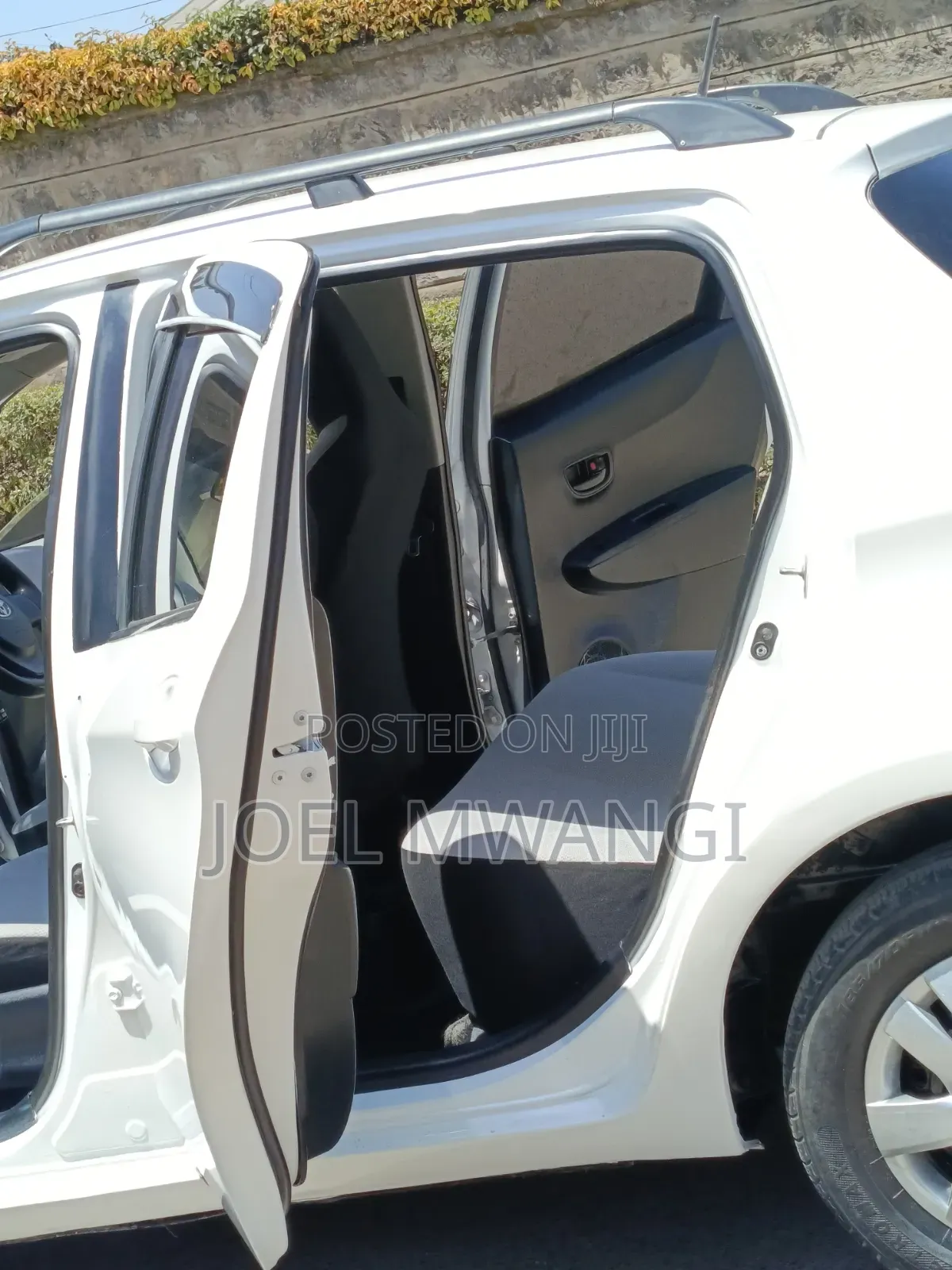 Toyota Vitz 2013 White
