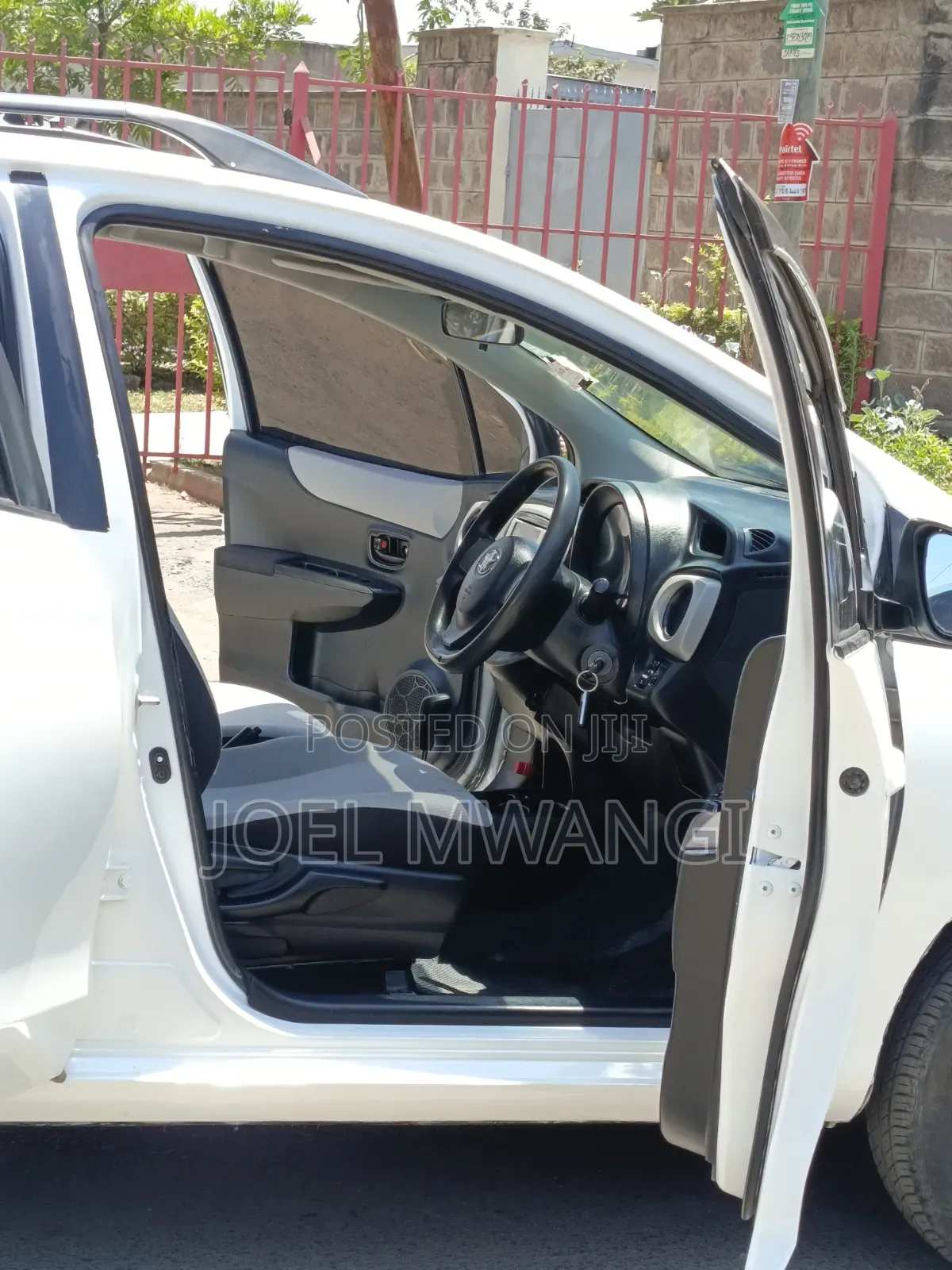 Toyota Vitz 2013 White