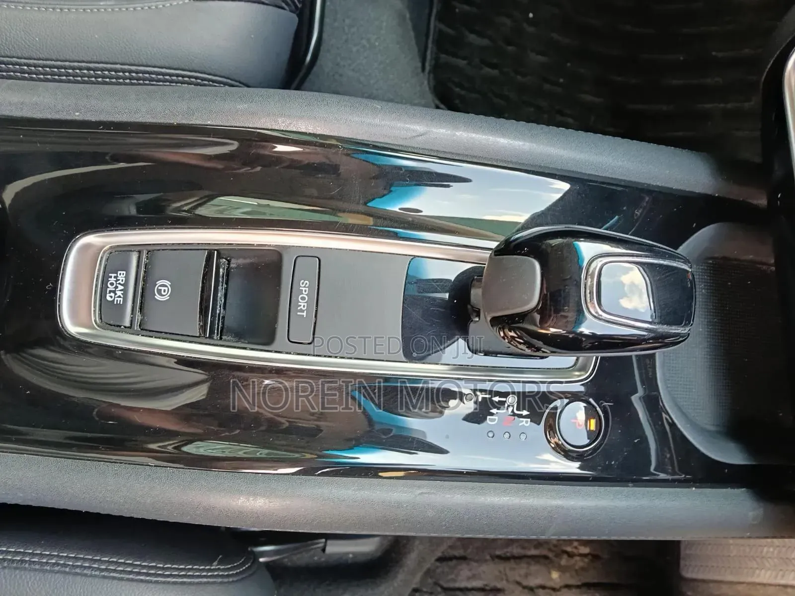 Honda Vezel 2019 Off white