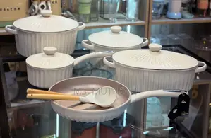 Premium High Quality Die-Cast Cookware Set With Ceramic Coating.