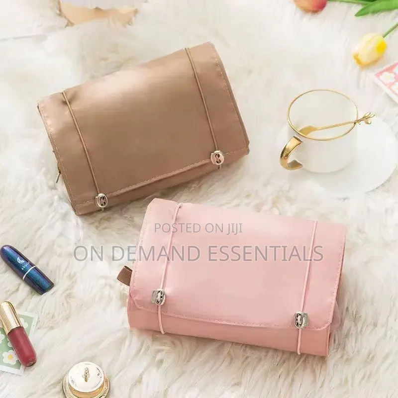 Luxury Cosmetic Bag With 4 Removable Bags