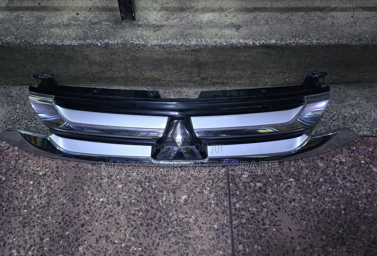 Mitsubishi Outlander 2017 Front Grill