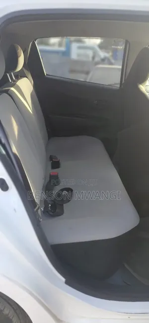 Toyota Vitz 2013 White
