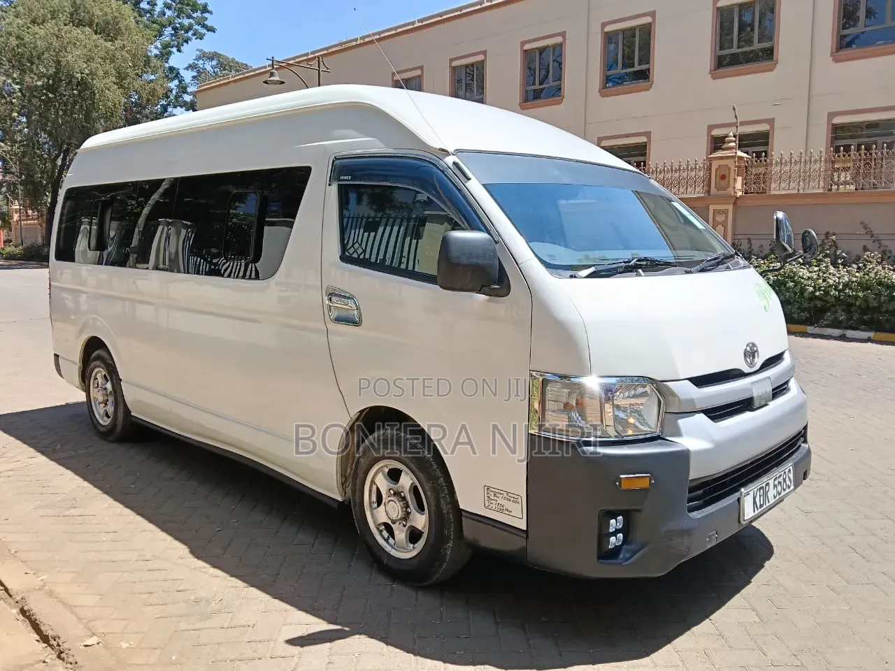 Toyota HiAce 2019 White