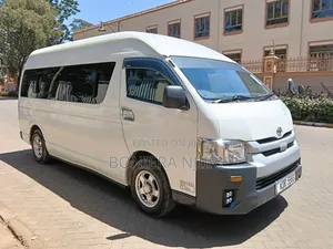 Toyota HiAce 2019 White