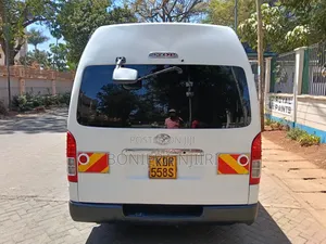 Toyota HiAce 2019 White