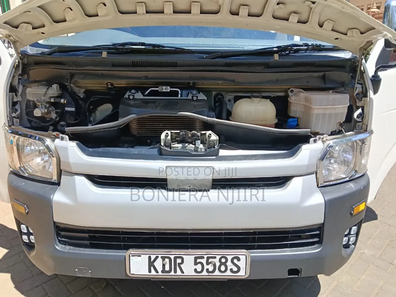 Toyota HiAce 2019 White