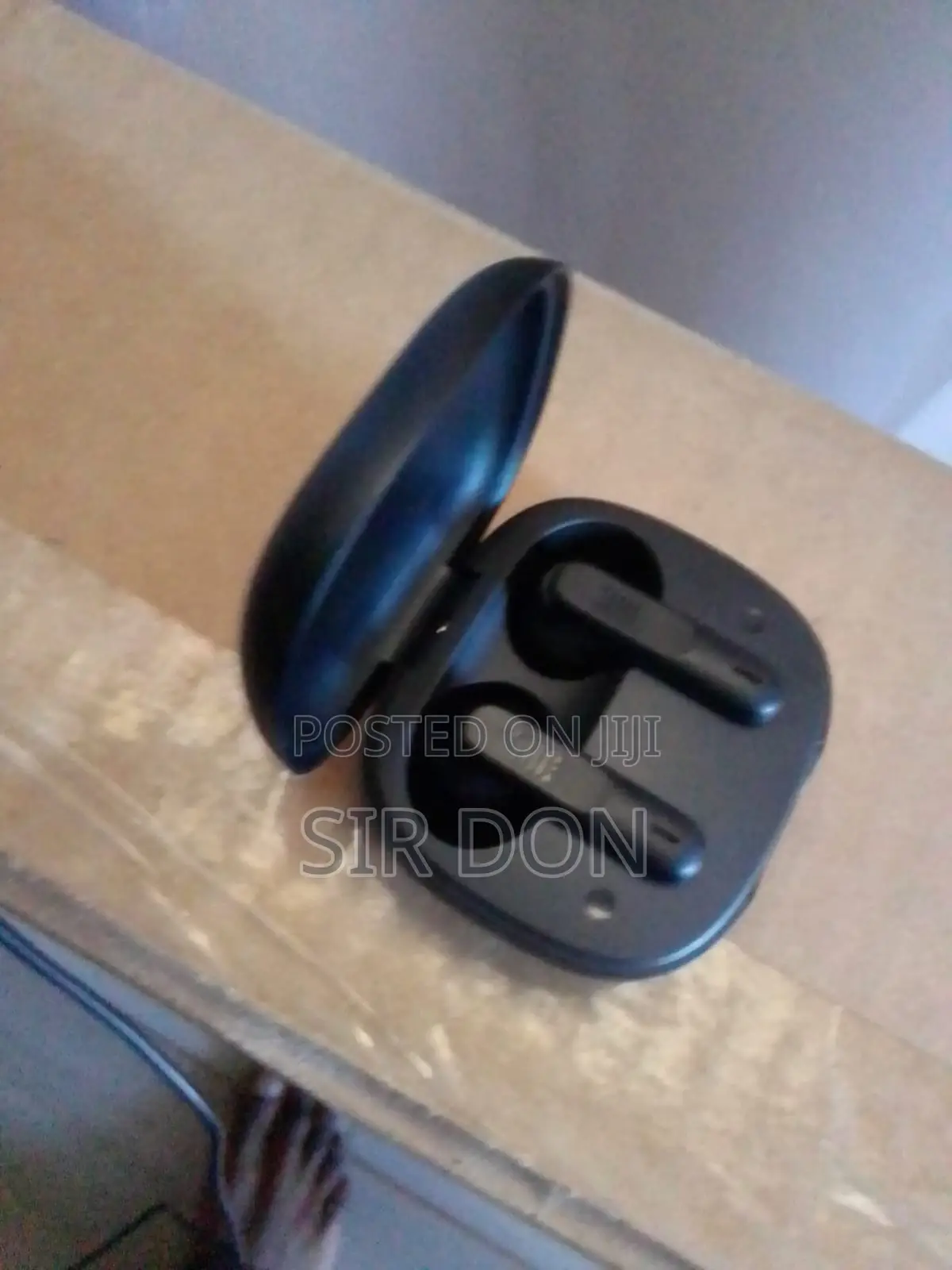 Wireless JBL Wave300 TWSD Earbuds
