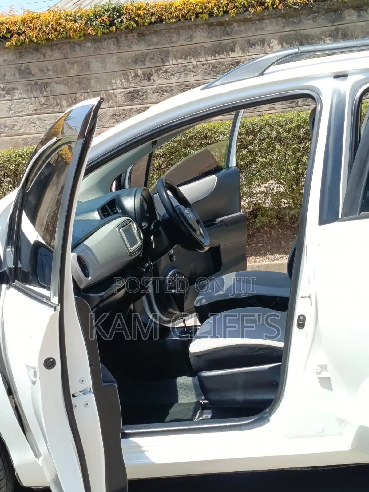 Toyota Vitz 2013 White
