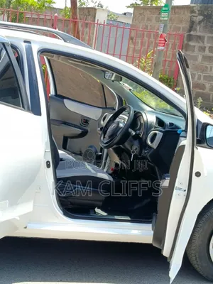 Toyota Vitz 2013 White