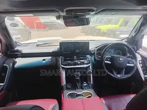 Toyota Land Cruiser LC300 2022 White