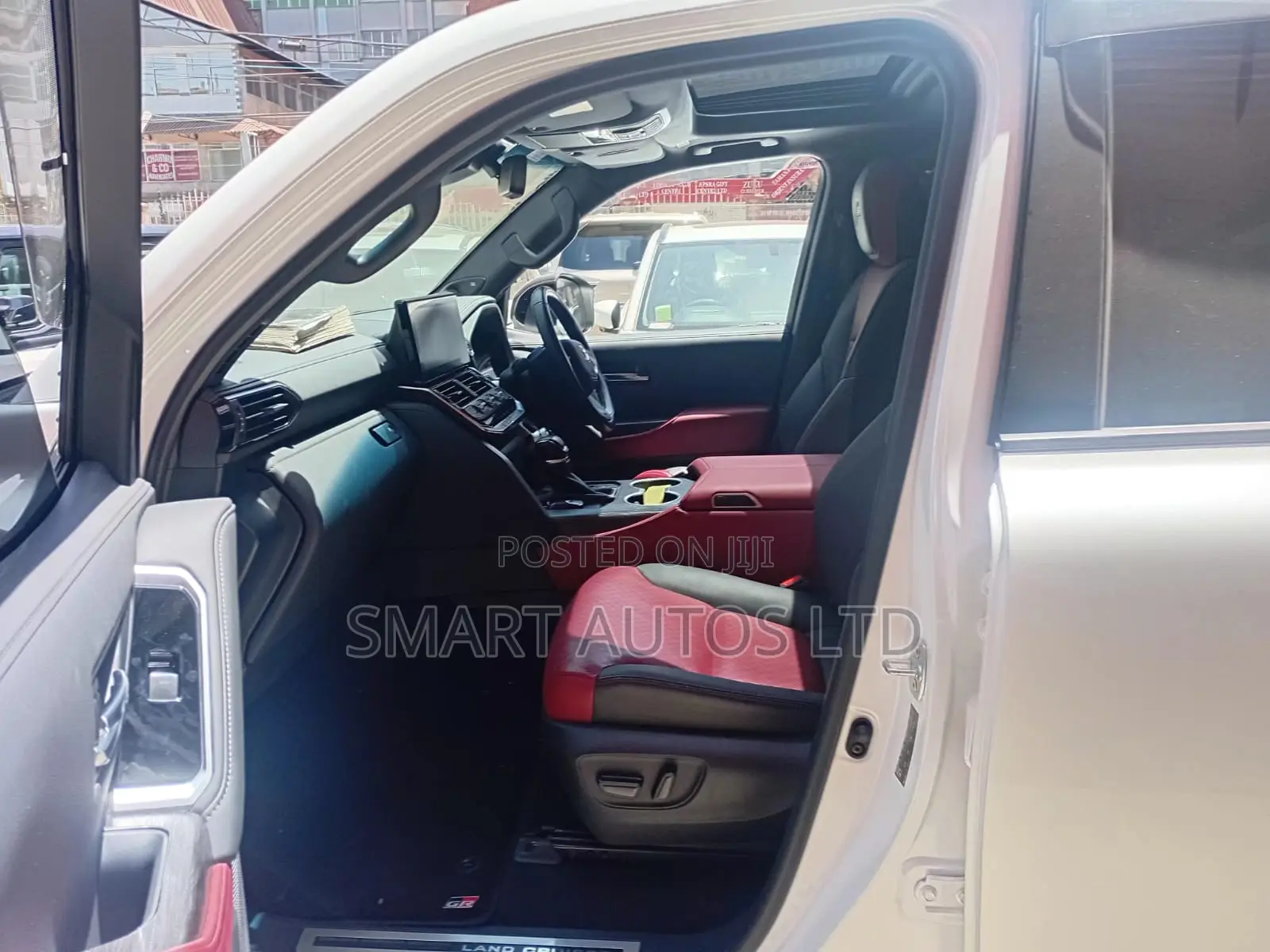 Toyota Land Cruiser LC300 2022 White