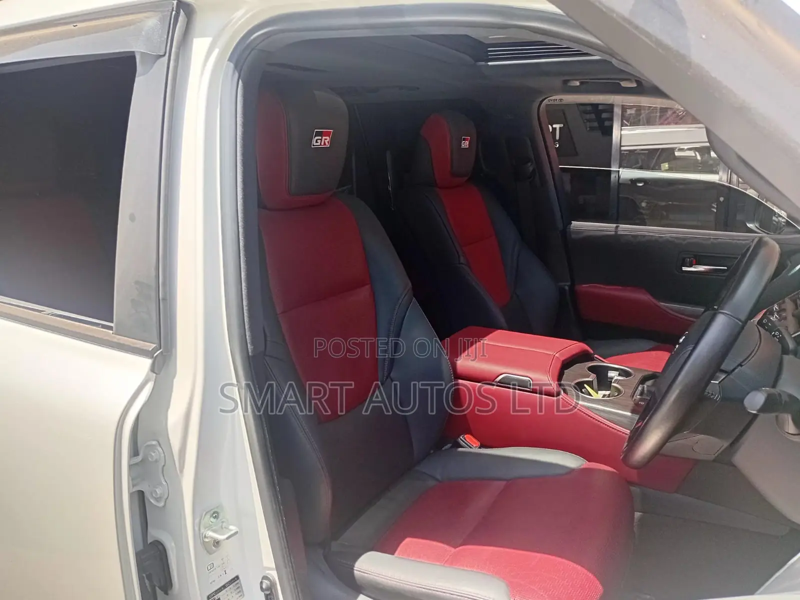 Toyota Land Cruiser LC300 2022 White