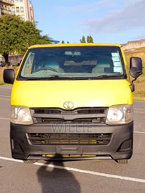 Toyota HiAce 2014 Yellow