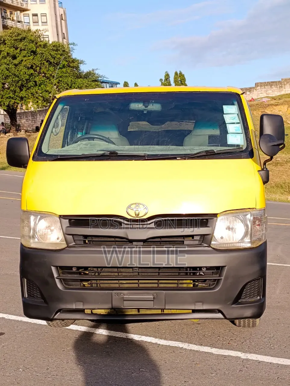 Toyota HiAce 2014 Yellow