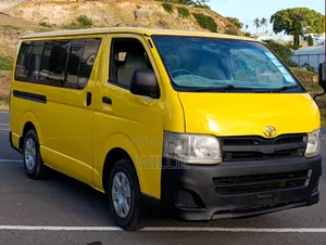 Toyota HiAce 2014 Yellow