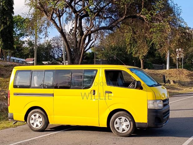 Toyota HiAce 2014 Yellow - thumbnail 3