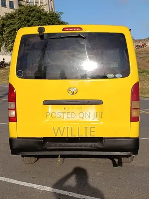 Toyota HiAce 2014 Yellow