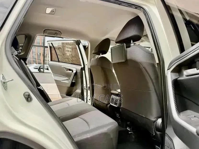 Toyota RAV4 2019 White